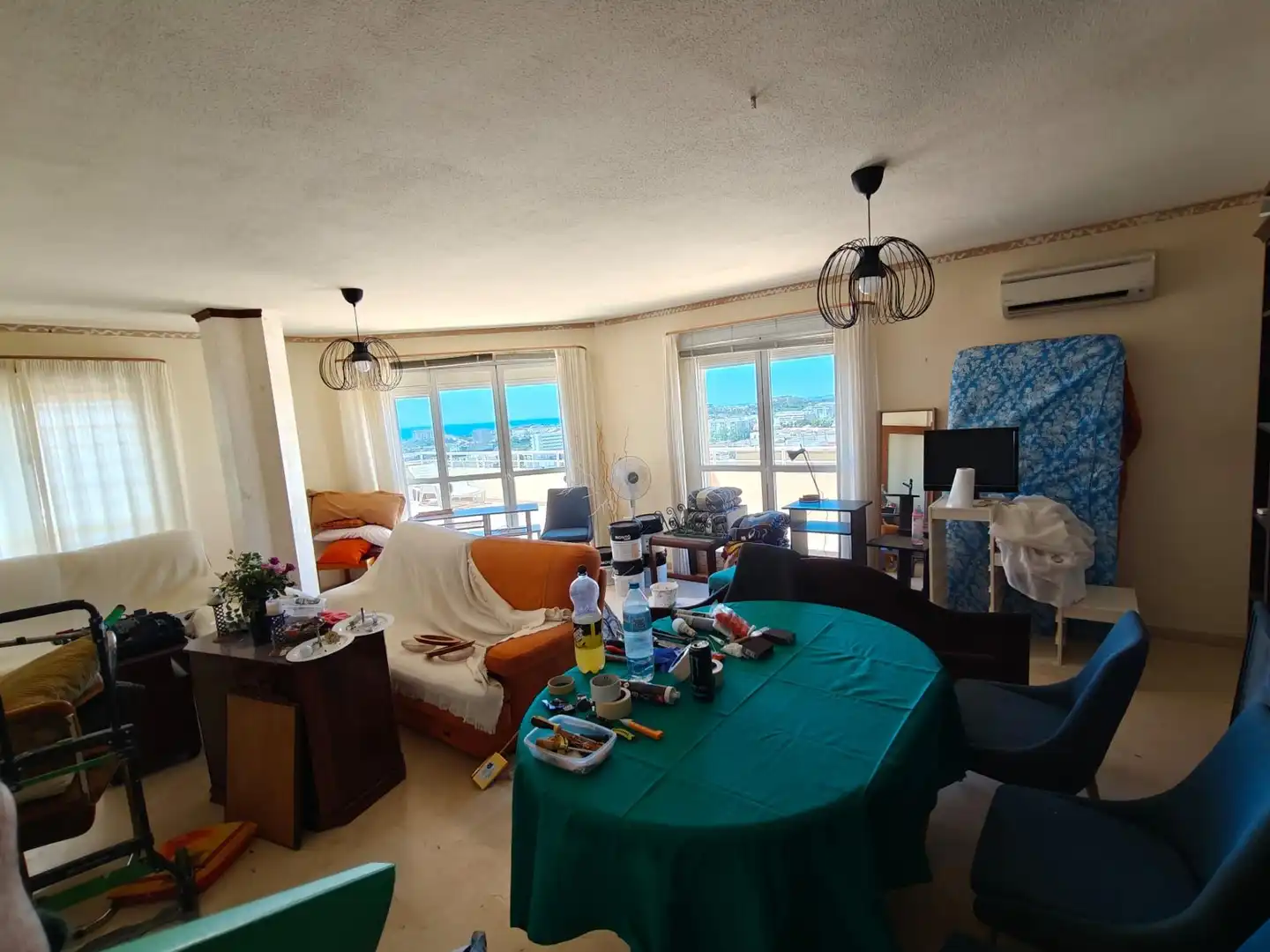Comedor de Ático de alquiler en Benalmádena con Aire acondicionado, Jardín privado y Amueblado