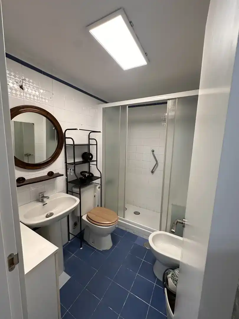 Baño de Piso para compartir en La Línea de la Concepción con Aire acondicionado, Parquet y Piscina