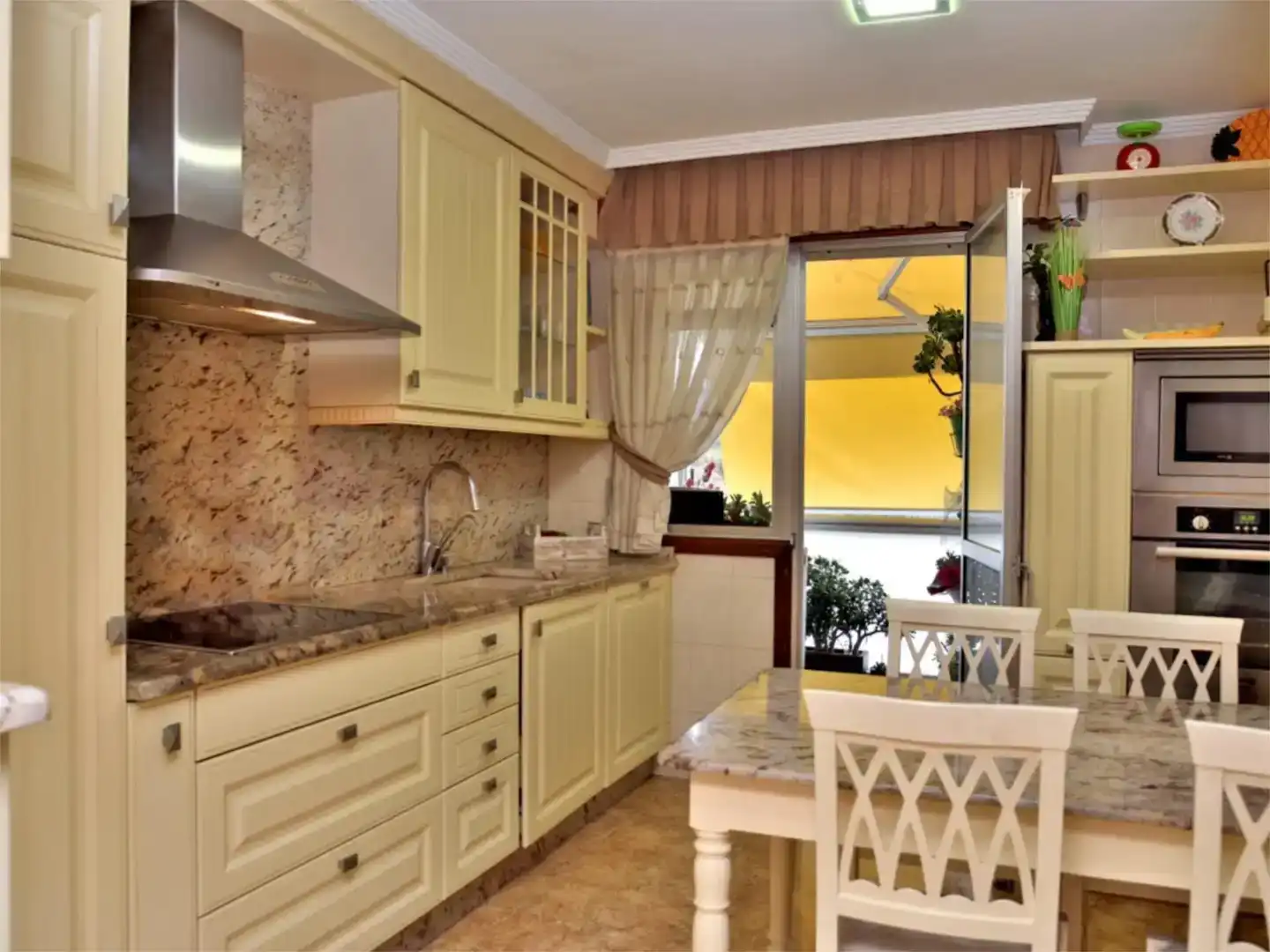 Kitchen of Flat for share in Ourense Capital 