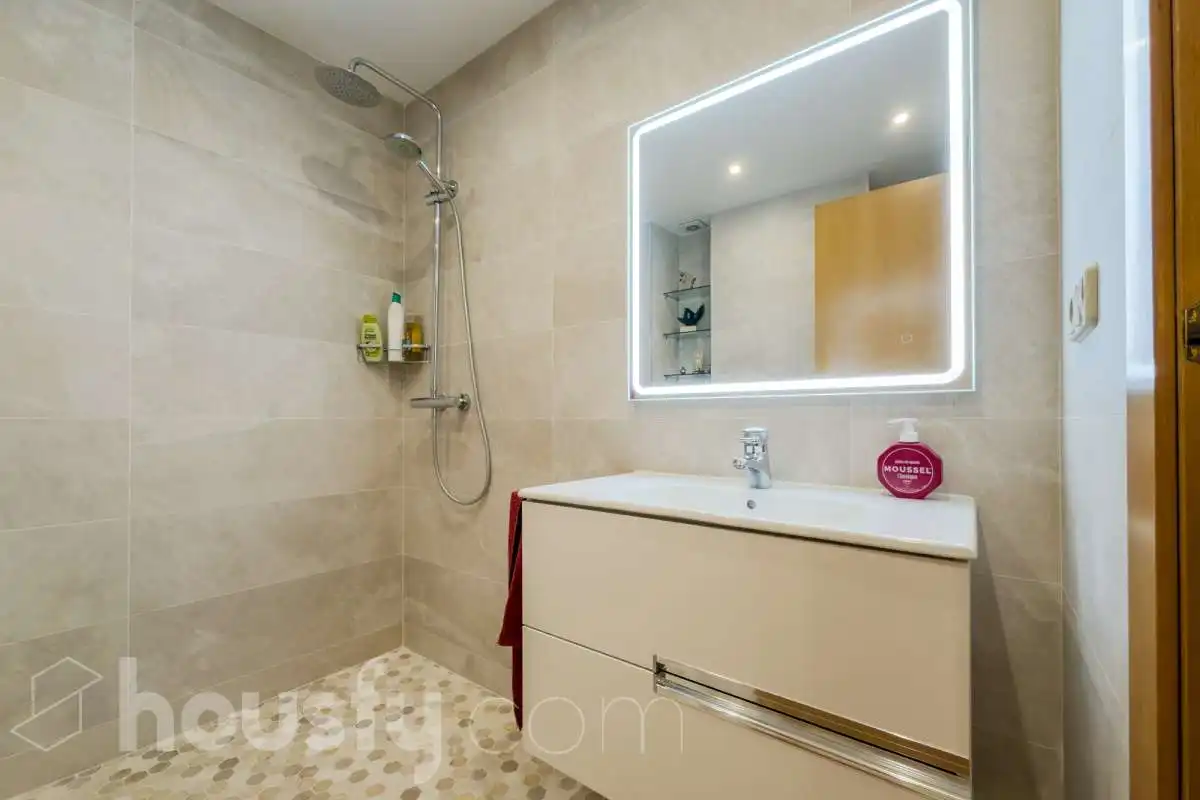 Baño de Piso en venta en Barcelona con Aire acondicionado, Calefacción y Jardín privado