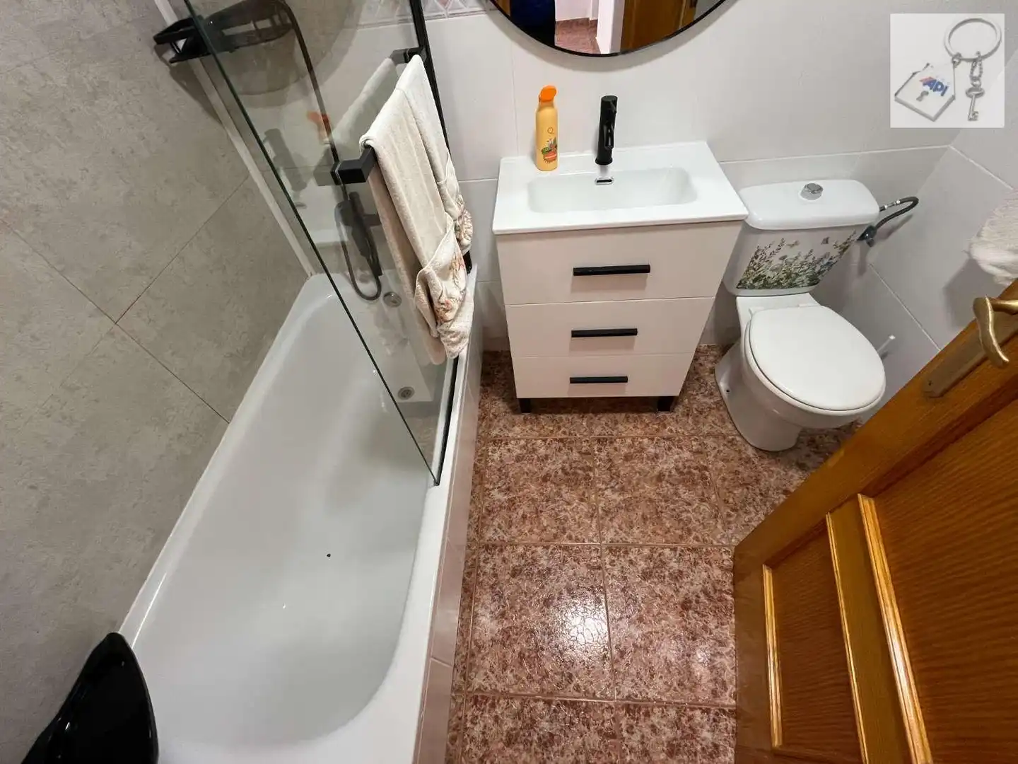 Badezimmer von Wohnungen zur Miete in Torrevieja mit Terrasse, Schwimmbad und Möbliert