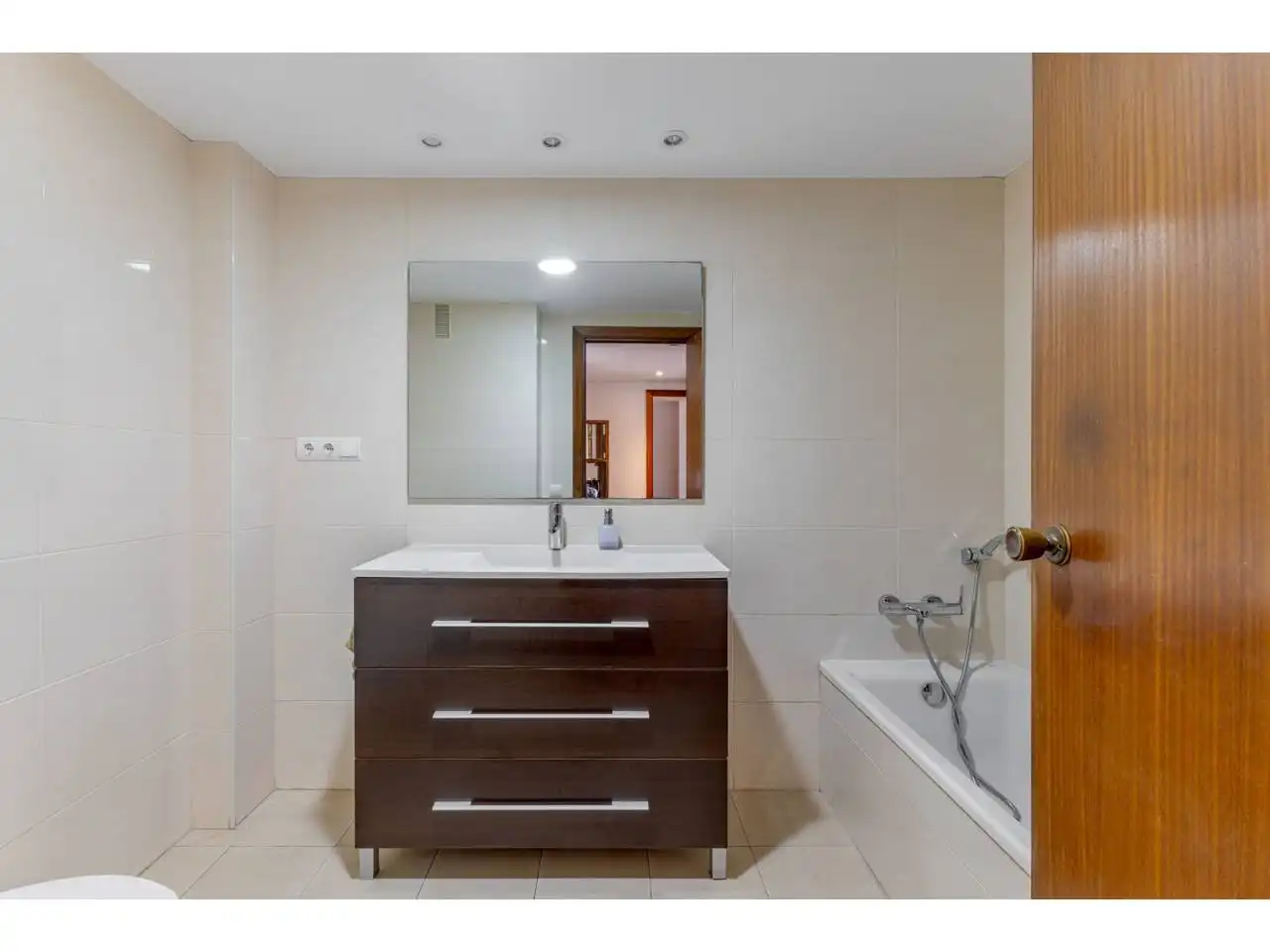 Baño de Apartamento en venta en Valencia con Aire acondicionado, Calefacción y Balcón