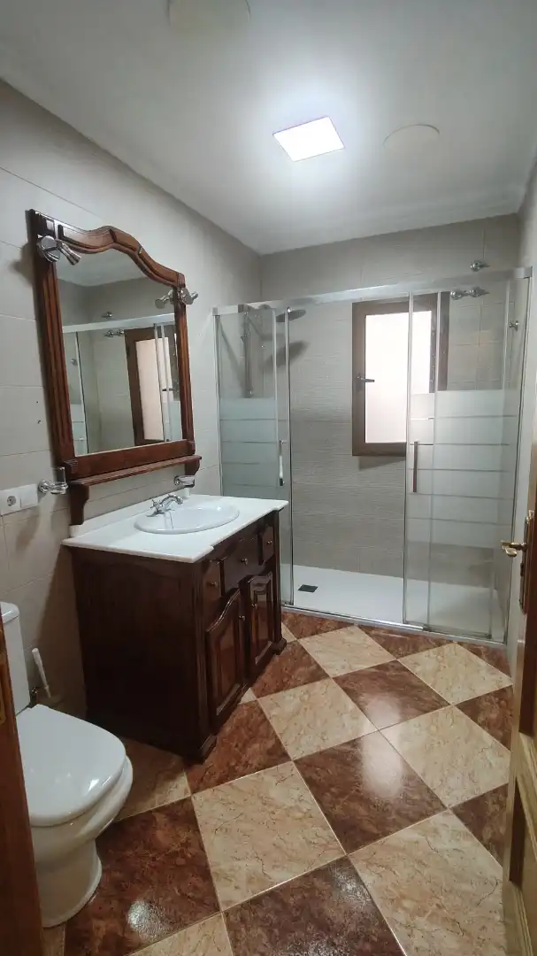 Bany de Casa o xalet en venda en Baza amb Calefacció i Moblat