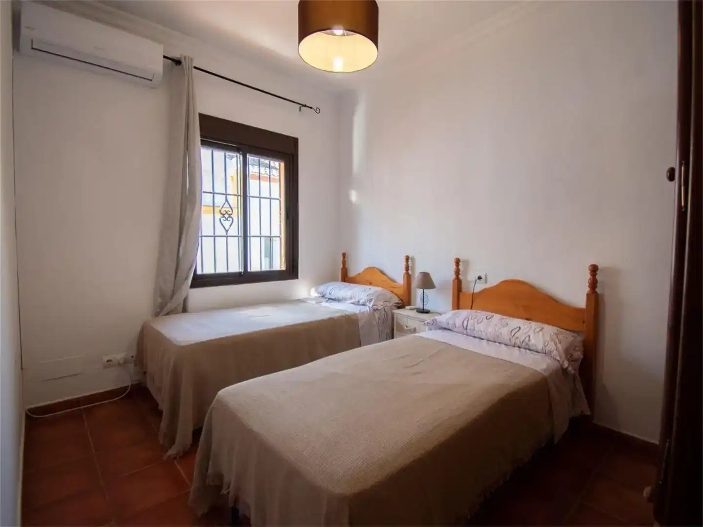 Dormitori de Casa adosada en venda en Arriate amb Aire condicionat, Piscina i Moblat