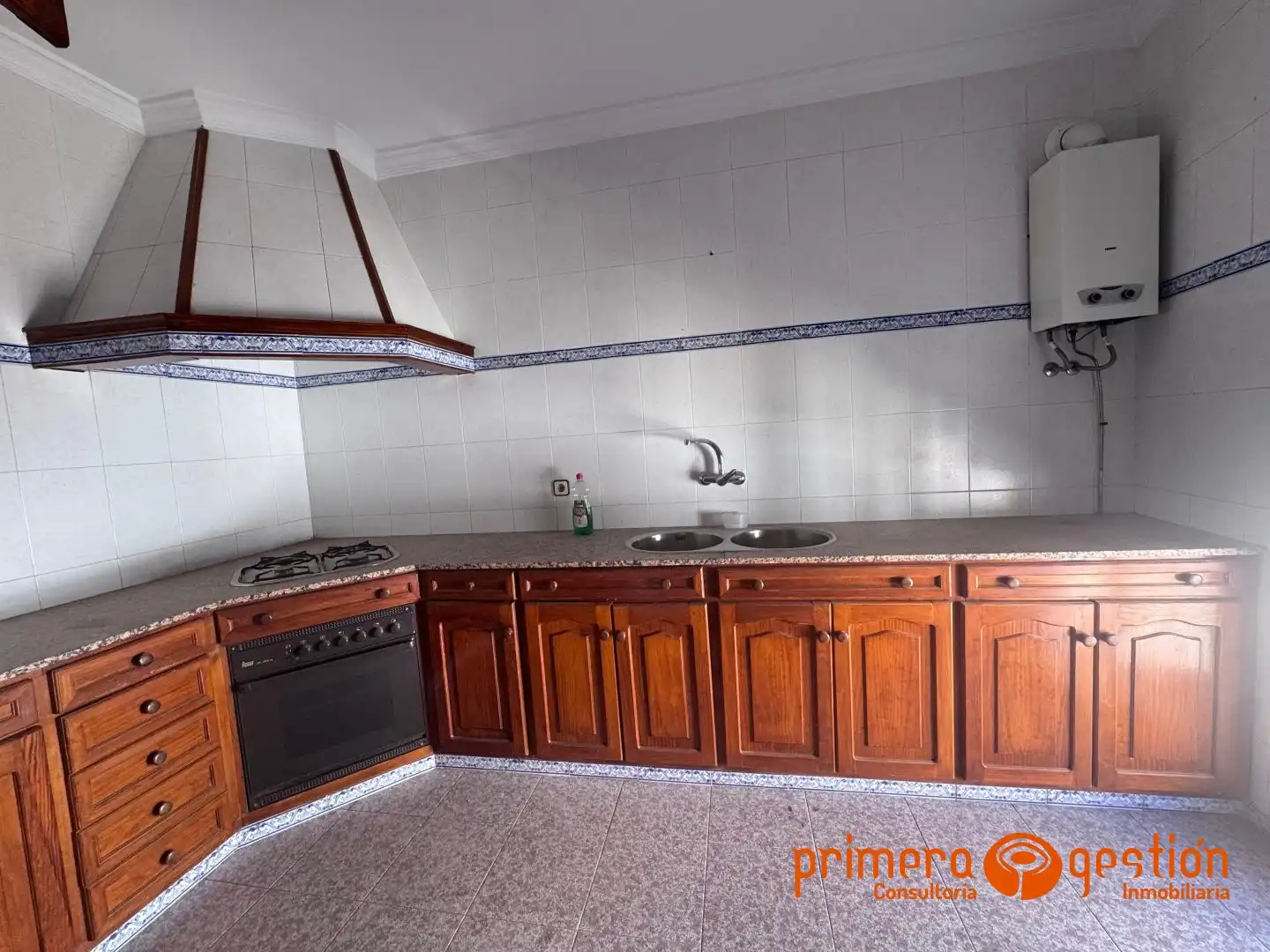 Cuina de Casa o xalet en venda en Carmona