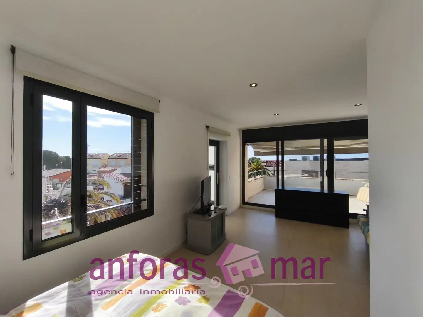 Habitación de Casa adosada en venta en Torredembarra con Aire acondicionado, Calefacción y Jardín privado