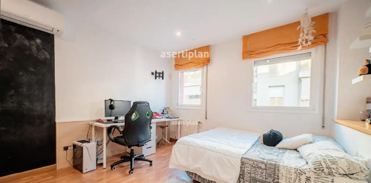 Schlafzimmer von Maisonette zum Verkauf in Mataró mit Klimaanlage, Heizung und Terrasse