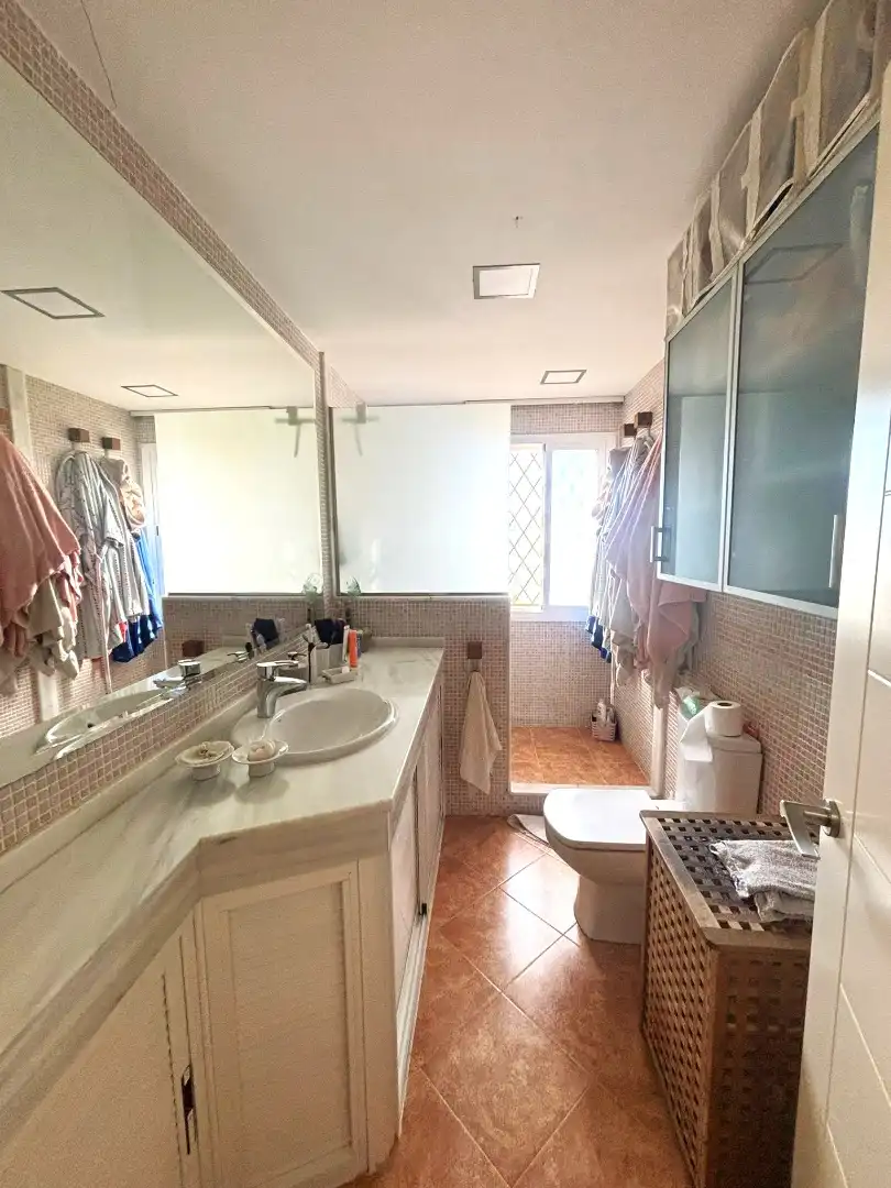 Baño de Casa adosada en venta en Alhaurín de la Torre con Aire acondicionado, Calefacción y Jardín privado
