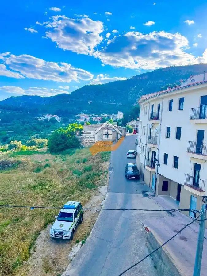 Außenansicht von Gebäude zum Verkauf in Yeste