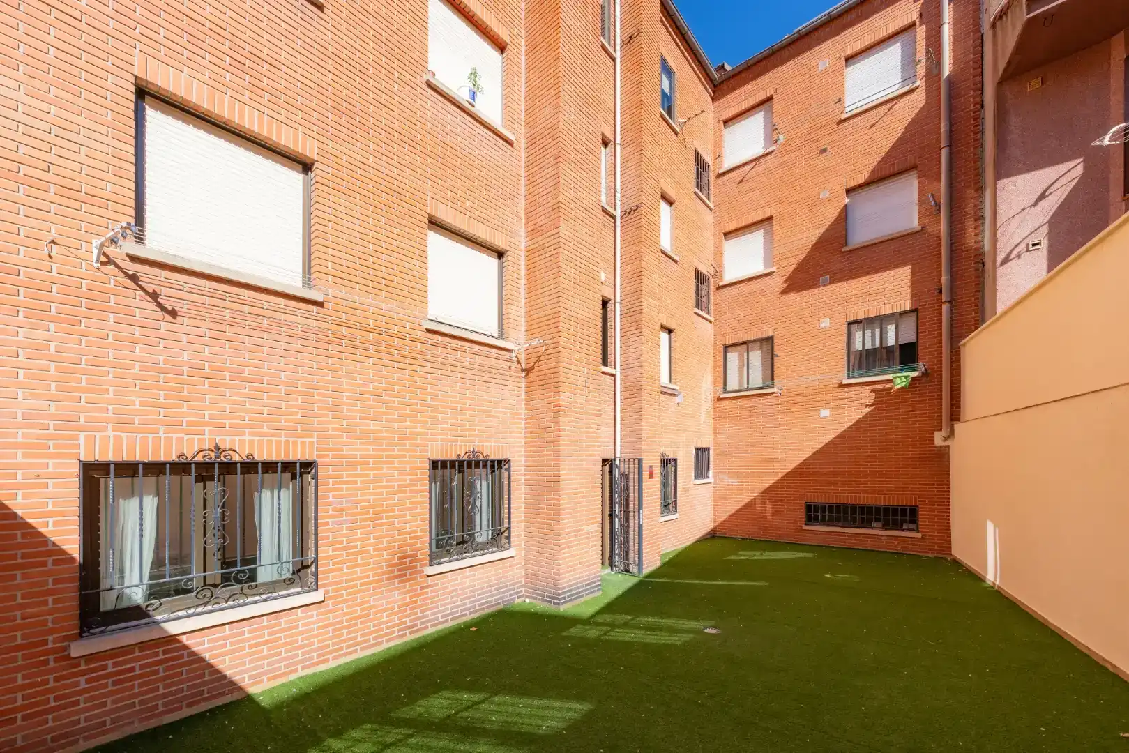 Vista exterior de Pis en venda en Las Rozas de Madrid amb Aire condicionat, Jardí privat i Forn