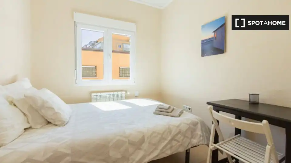 Bedroom of Flat for rent in Madrid  with Air Conditioner, Heating and Furnished