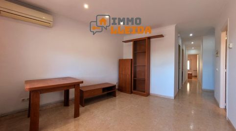 Foto 4 de Casa adosada en venta en La Portella, 27, Albesa, Lleida