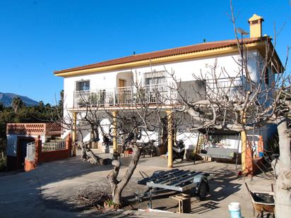 Vista exterior de Casa o xalet en venda en Alhaurín de la Torre amb Aire condicionat, Jardí privat i Terrassa