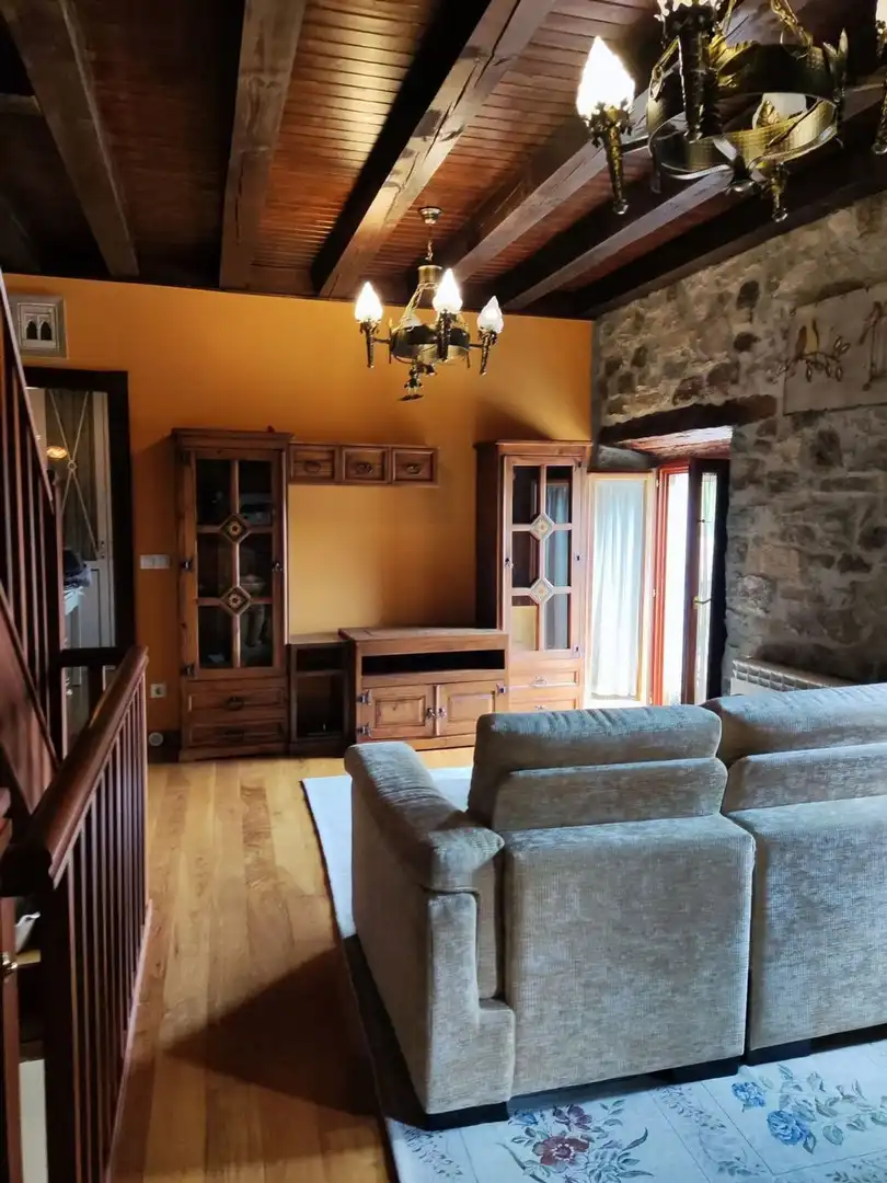 Sala d'estar de Finca rústica en venda en Valle de Mena amb Balcó