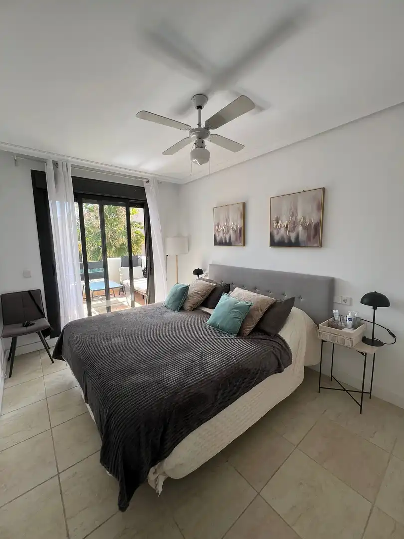 Schlafzimmer von Wohnung zur Miete in Estepona mit Klimaanlage, Heizung und Terrasse