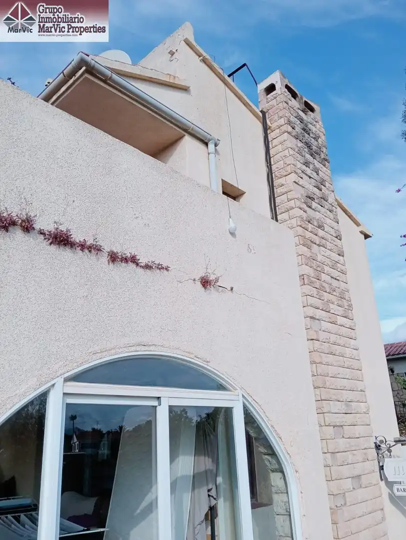 Vista exterior de Casa o chalet en venta en La Nucia con Terraza, Piscina y Amueblado
