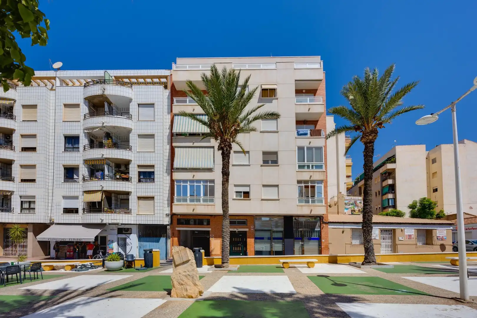 Vista exterior de Apartament en venda en Torrevieja amb Aire condicionat, Terrassa i Moblat