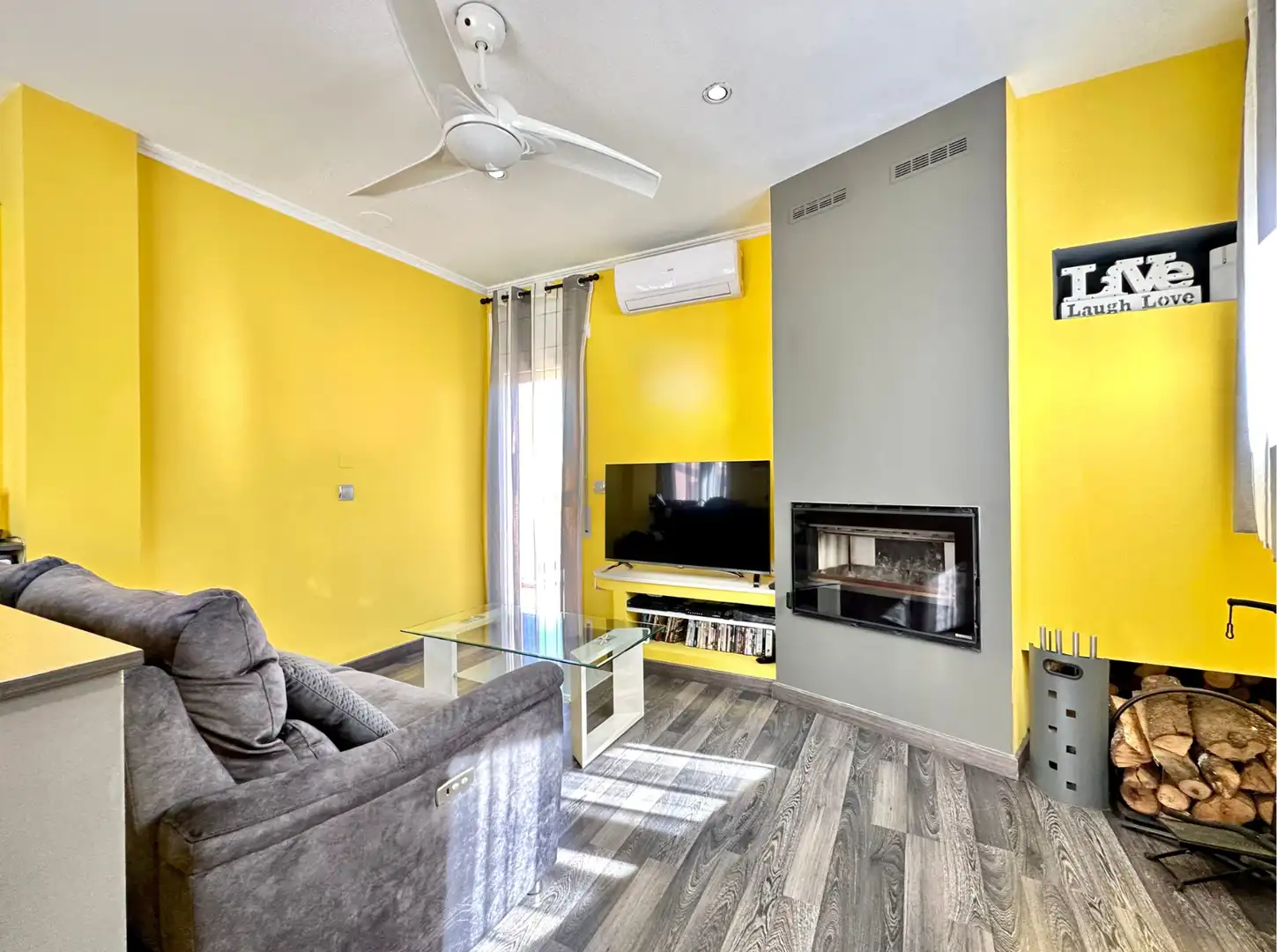 Living room of Houses for sale in Torelló  with Air Conditioner, Heating and Private garden