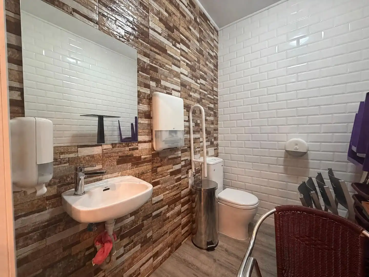 Badezimmer von Geschaftsraum zum Verkauf in Córdoba mit Klimaanlage