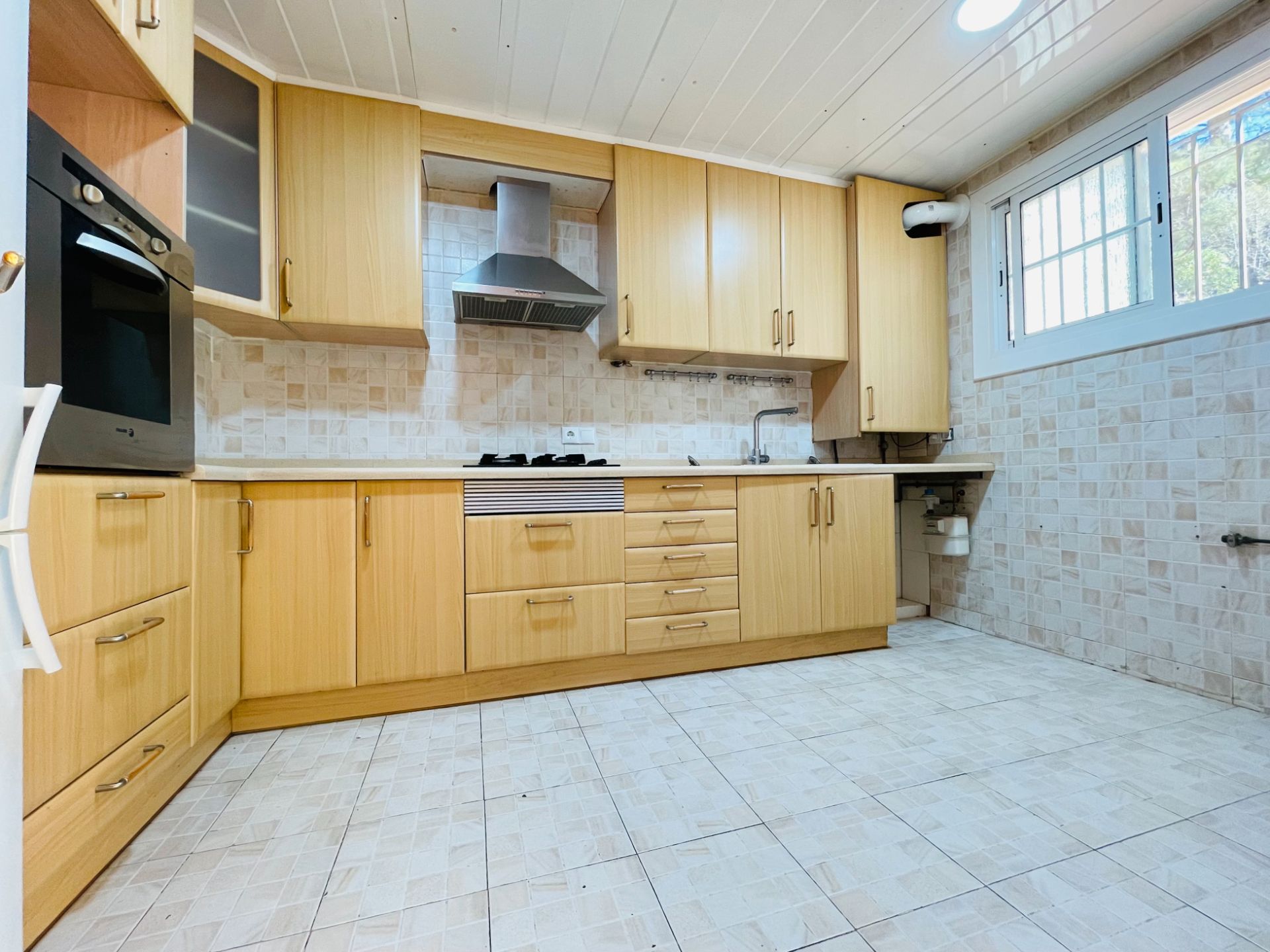 Cuina de Casa adosada en venda en Corbera de Llobregat amb Calefacció, Jardí privat i Traster