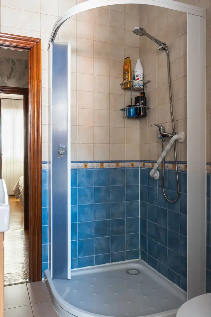 Bathroom of Flat for sale in Barakaldo 