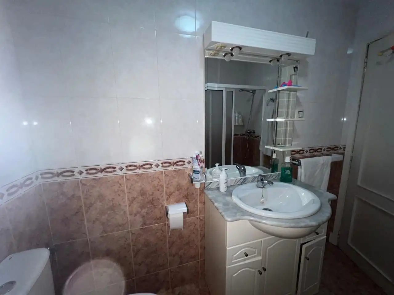 Bathroom of Flat for share in Ourense Capital   with Heating, Furnished and Balcony