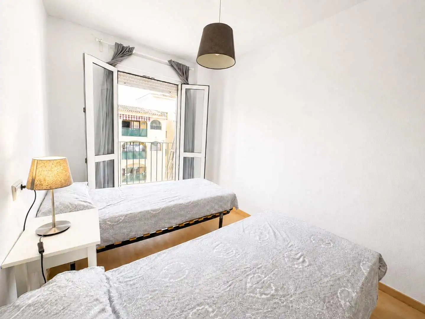 Schlafzimmer von Wohnungen zur Miete in Manilva mit Terrasse, Möbliert und Gemeinschaftspool