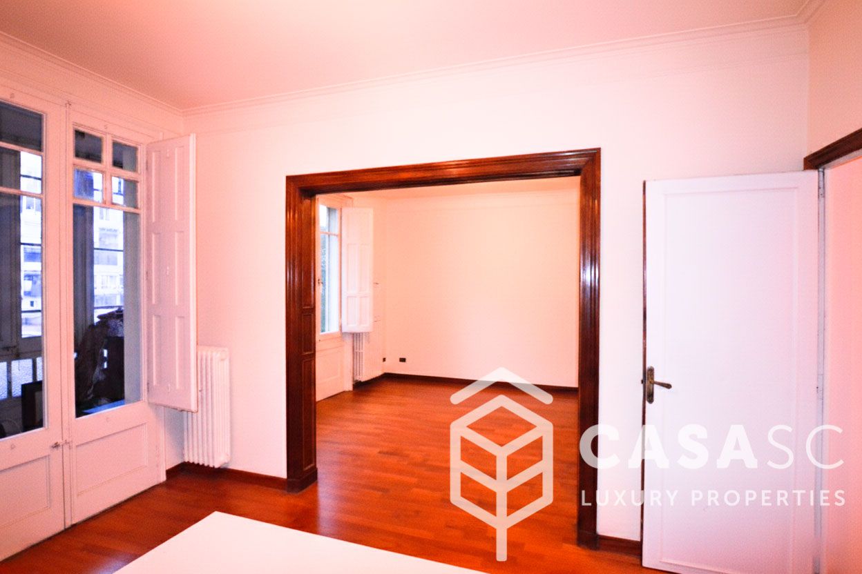 Vista exterior de Pis en venda en  Barcelona Capital amb Calefacció, Parquet i Terrassa