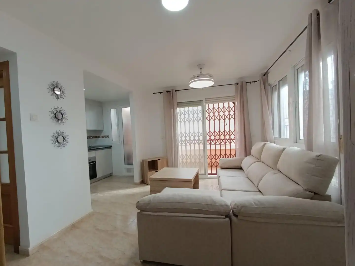 Sala de estar de Dúplex en venta en Águilas con Trastero, Amueblado y Balcón