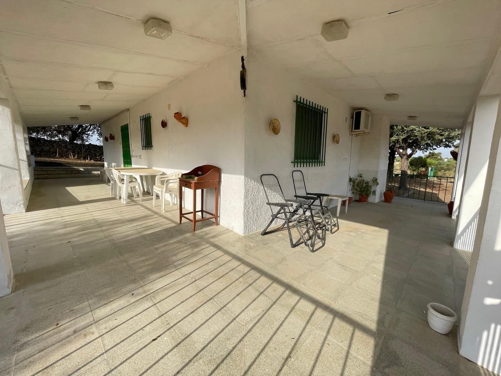 Terraza de Casa o chalet en venta en Arroyo de la Luz con Calefacción, Trastero y Piscina