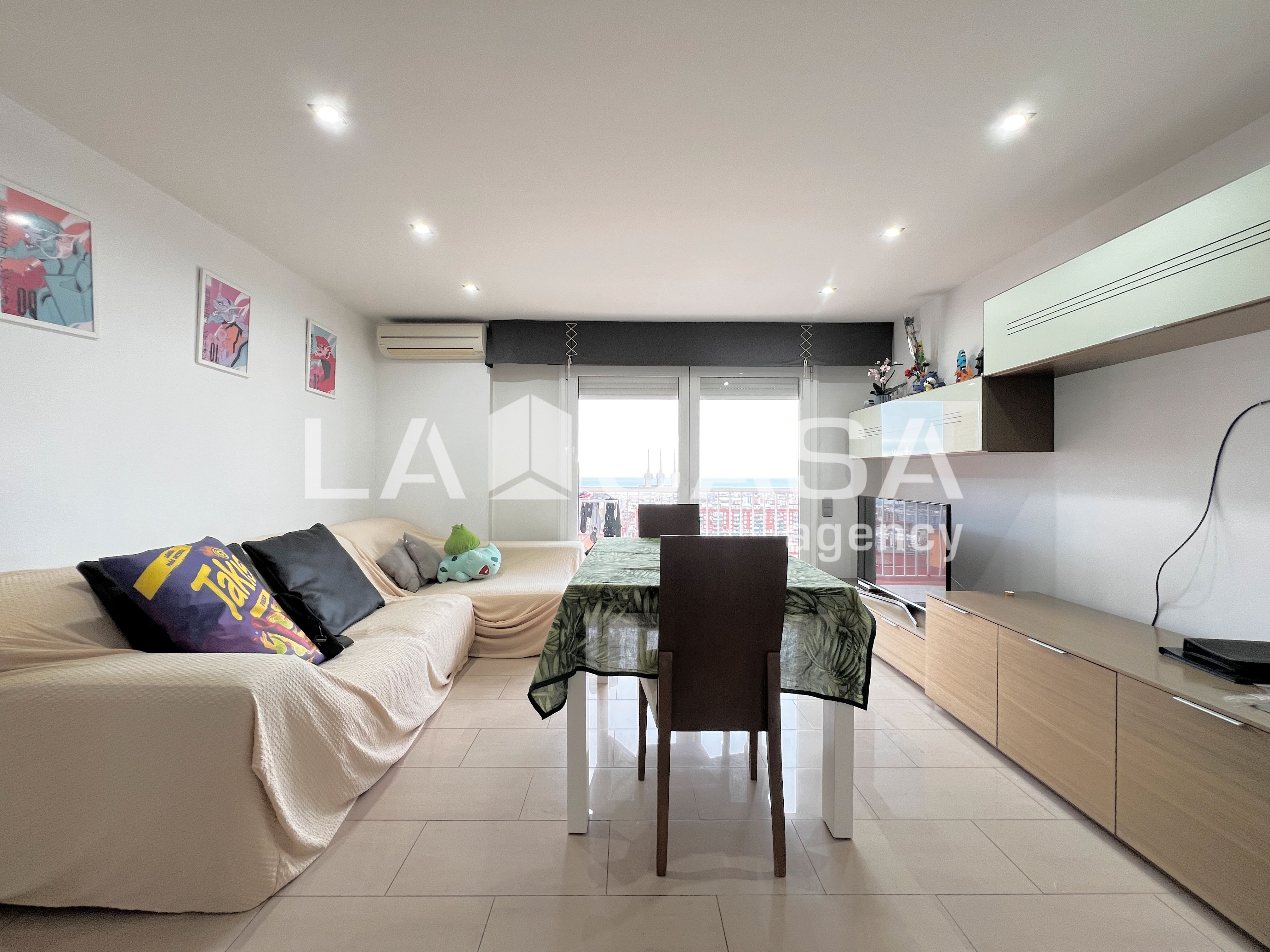 Sala d'estar de Pis en venda en Badalona amb Balcó