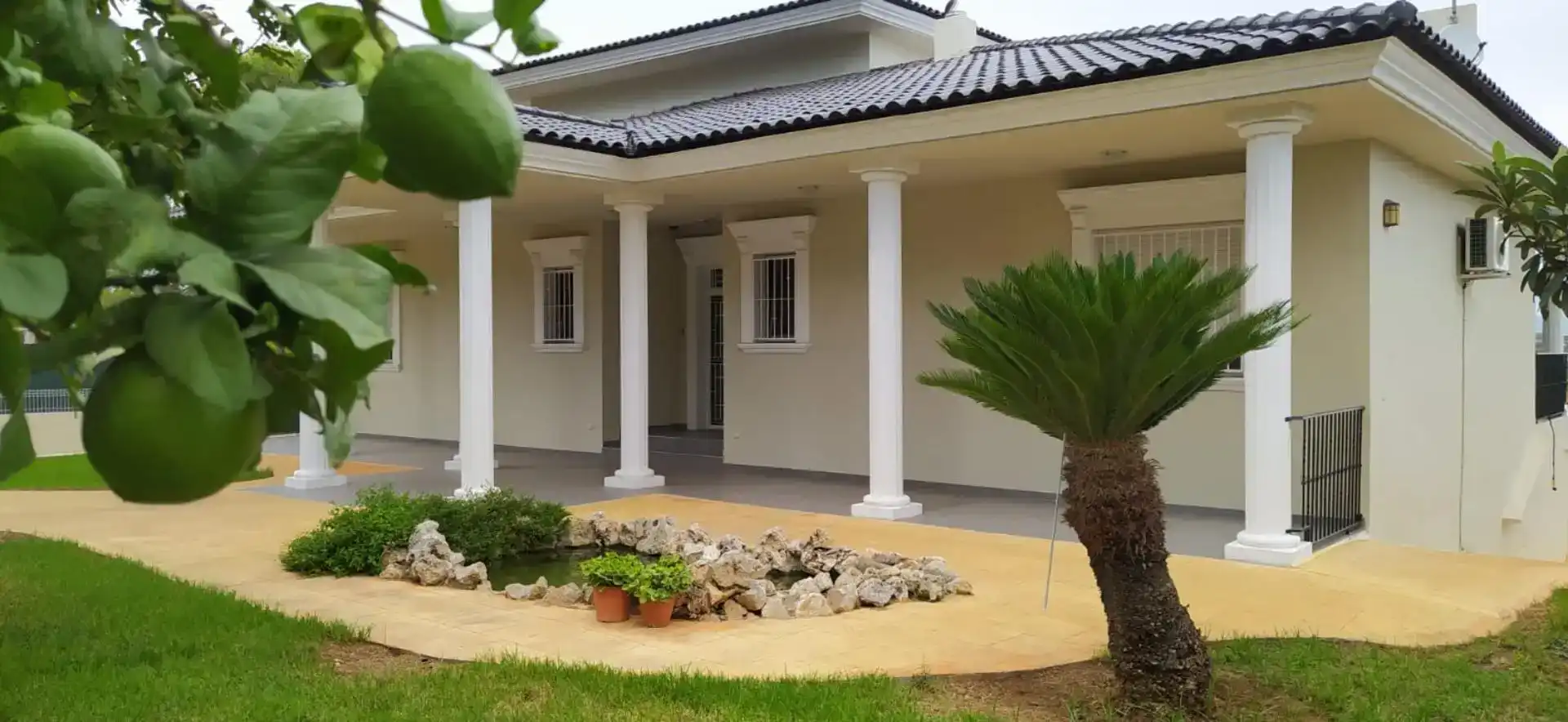 Vista exterior de Casa o xalet de lloguer en Picassent amb Aire condicionat, Jardí privat i Traster