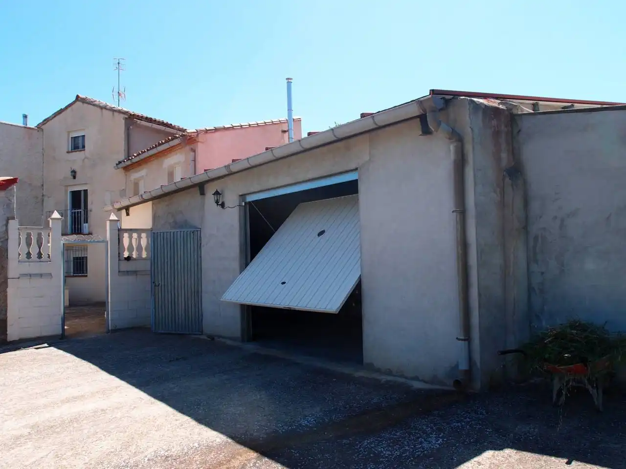 Exterior view of Houses for sale in Calatayud  with Heating