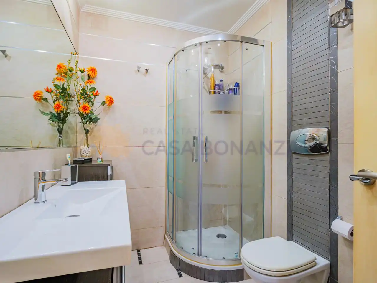 Bathroom of Flat for sale in Almuñécar  with Air Conditioner and Terrace