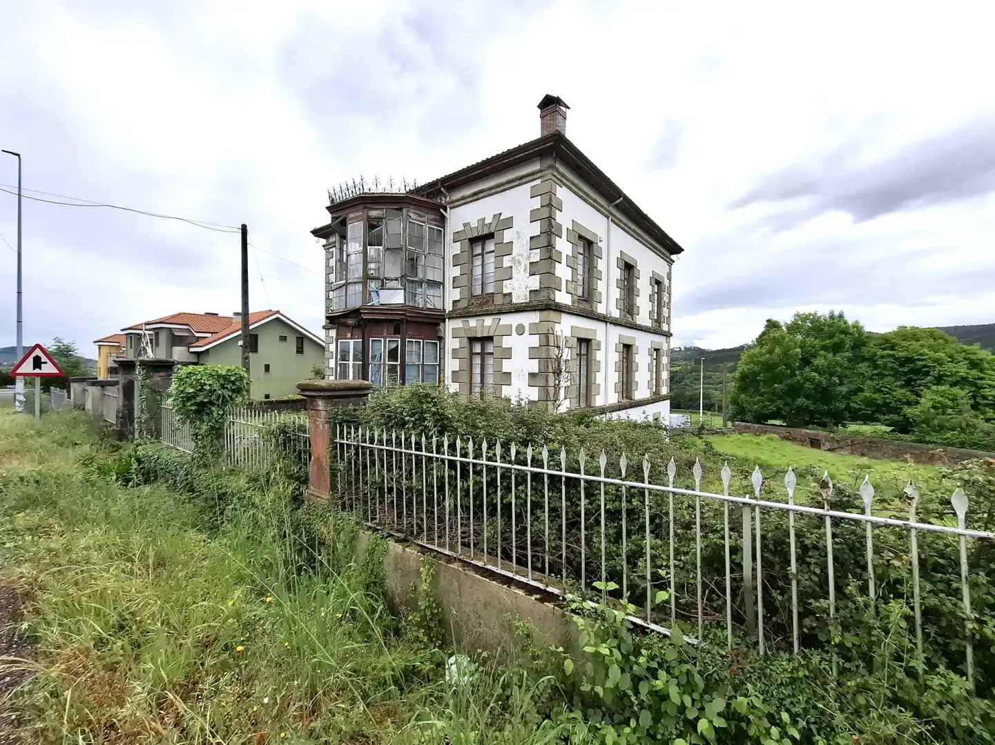 Vista exterior de Casa o xalet en venda en Reocín amb Jardí privat i Traster