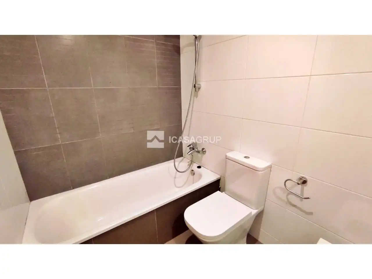 Bathroom of Flat for rent in Barcelona  with Air Conditioner, Heating and Parquet flooring