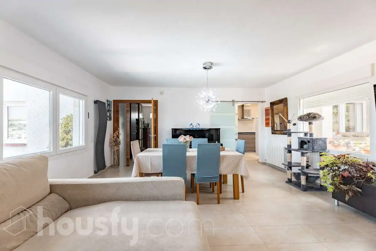 Casa amb piscina en venda a Carrer Sardana ., imagen 4