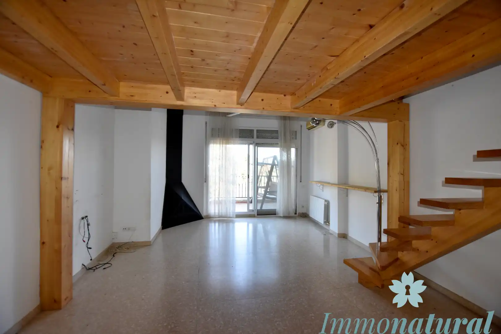 Sala de estar de Casa adosada en venta en Torrelles de Llobregat con Aire acondicionado, Calefacción y Jardín privado