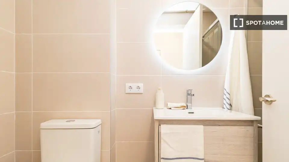 Baño de Piso de alquiler en Valencia con Aire acondicionado, Calefacción y Amueblado