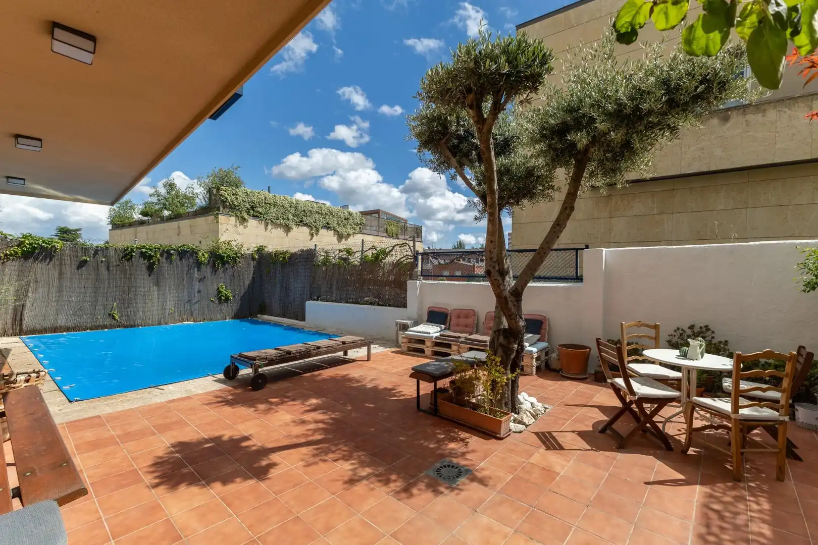 Terrassa de Casa o xalet en venda en Madrid amb Aire condicionat, Calefacció i Jardí privat