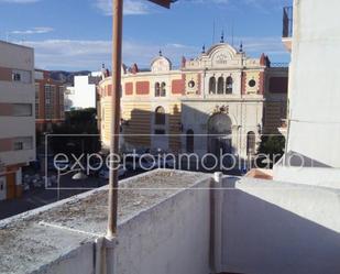 Vista exterior de Casa o xalet en venda en  Almería Capital amb Terrassa i Balcó