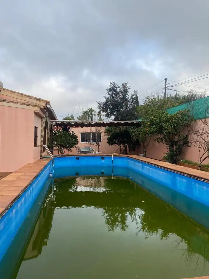 Piscina de Casa o xalet en venda en Dos Hermanas amb Aire condicionat, Jardí privat i Piscina