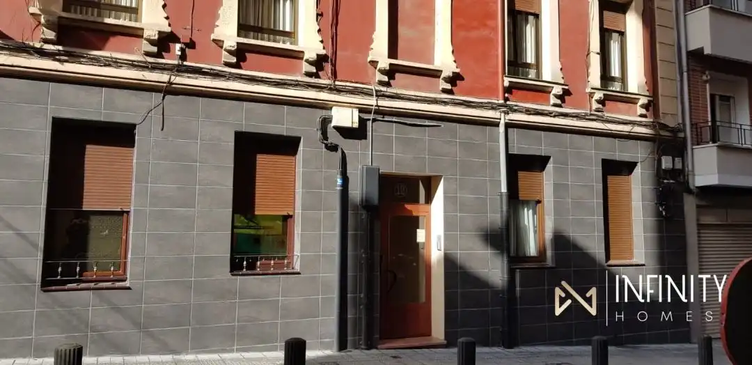 Vista exterior de Piso de alquiler en Bilbao  con Calefacción