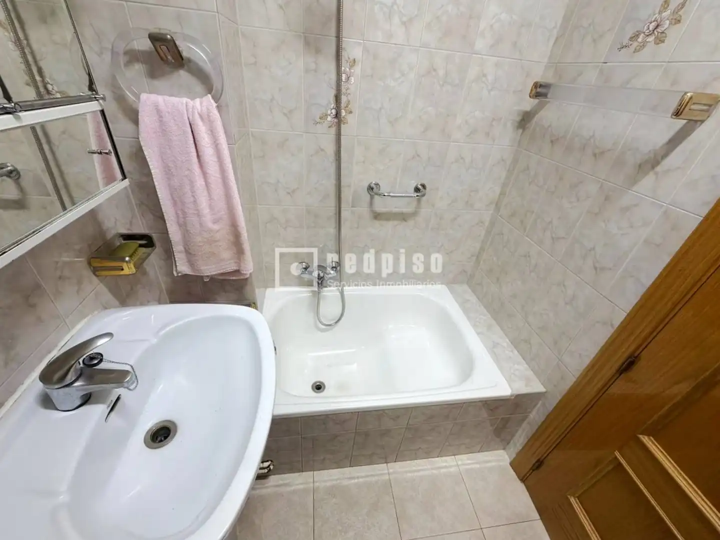Bathroom of Flat for sale in Madrid  with Air Conditioner, Heating and Private garden
