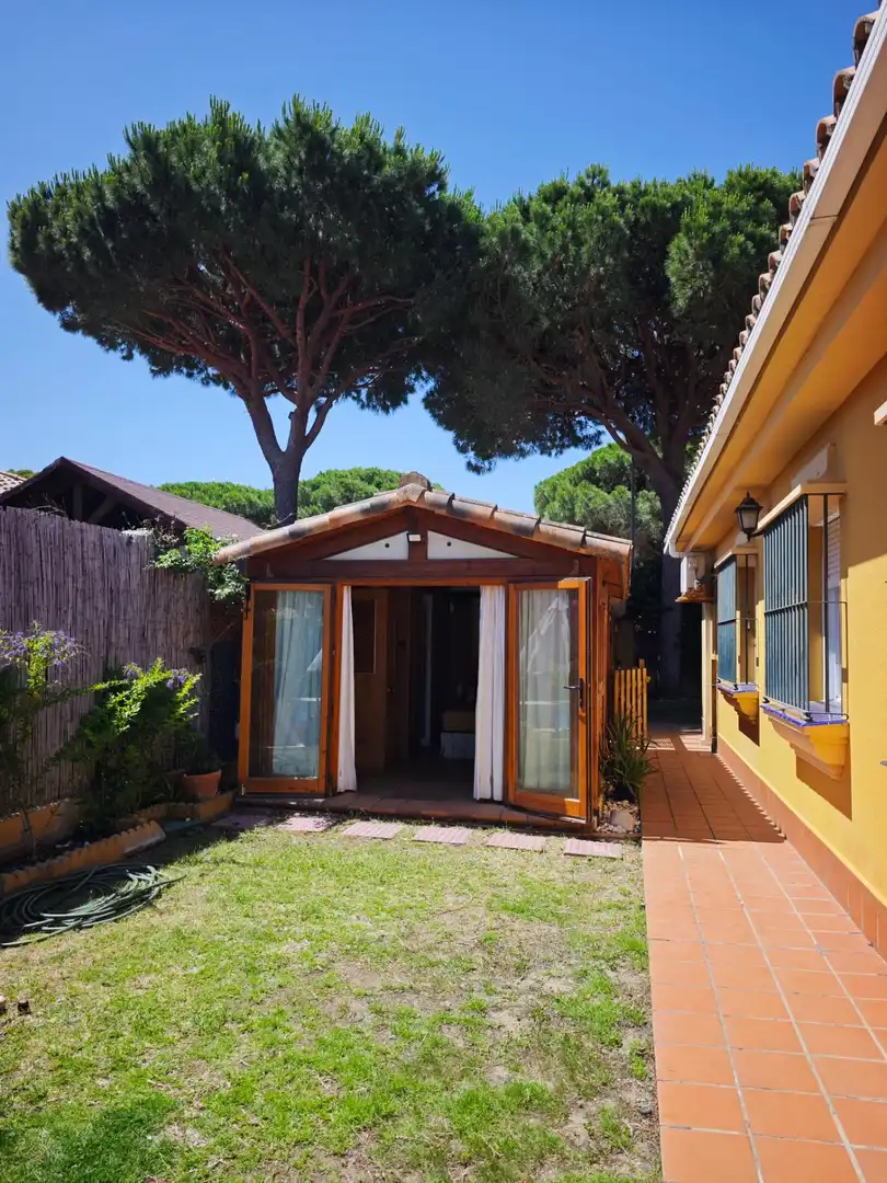 Jardí de Casa o xalet en venda en Chiclana de la Frontera amb Calefacció, Piscina i Moblat