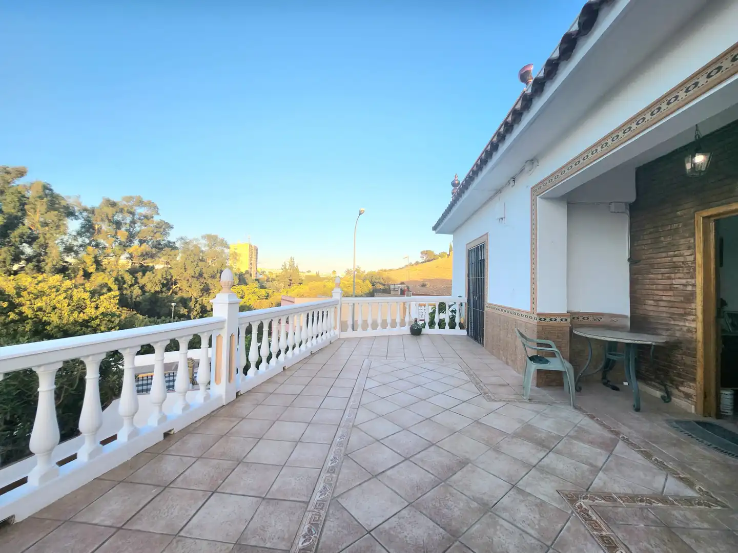Außenansicht von Haus oder Chalet zum Verkauf in Alcalá de Guadaira mit Privatgarten, Terrasse und Abstellraum