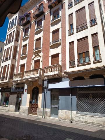 Local comercial en Alquiler en Calle Valentín Calderón, 16 en Centro