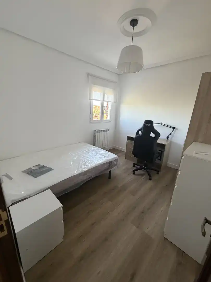 Habitación de Piso para compartir en Valladolid con Parquet, Amueblado y Balcón