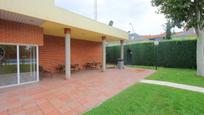 Terrassa de Casa adosada en venda en Torrejón de Ardoz amb Calefacció, Jardí privat i Piscina comunitària