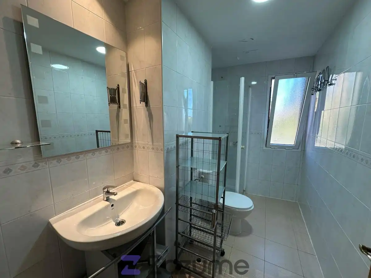 Baño de Piso de alquiler en Málaga con Aire acondicionado, Parquet y Terraza